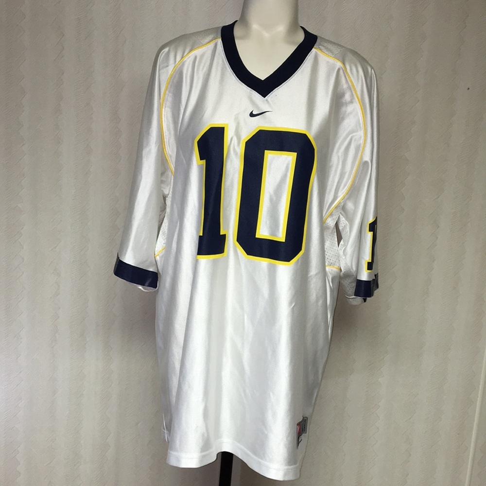 NWOT Nike team jersey